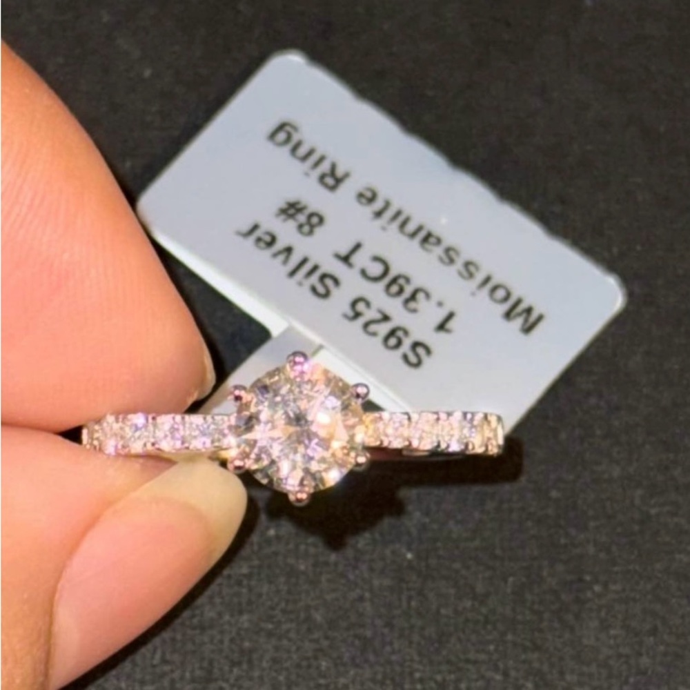 925 Sterling Silver Moissanite Ring - Picture 4 of 6